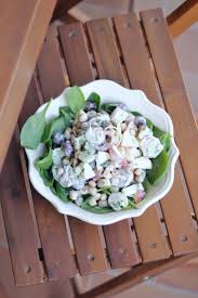 Lavate e sbucciate le mele, eliminate il torsolo e fatele a dadini. Insalata Waldorf Di Ceci Un Pinguino In Cucina