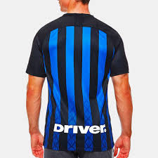 Suposto uniforme número 1 da atual campeã italiana tem escamas, enquanto vestimenta dos spurs parece uma obra de van gogh! Camisa Inter De Milao Home Nike 2018