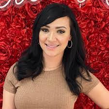 Linda Lockner's Instagram, Twitter & Facebook