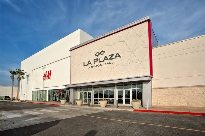 La Plaza Mall - VCC USA