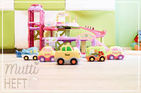 Die tut tut baby flitzer garage lässt die herzen kleiner autofans höher schlagen! Rezension Auf Grosser Fahrt Vtech Tut Tut Baby Flitzer Mit Parkgarage Muttiheft