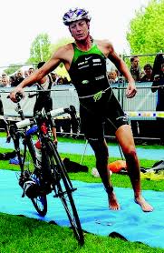 From humble beginnings training with her father, she has gone on to conquer the world of triathlon. Nicola Spirig Et Sven Riederer Parmi Les Favoris