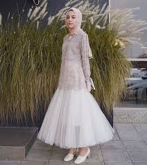 Memakai hijab bukanlah suatu penghalang untuk tampil cantik dan modis. Dress Kebaya Modern Hijab Off 62 Medpharmres Com