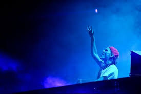 L'oiseau bleu est le 7e single de mami kawada sorti sous le label geneon entertainment le 4 juin 2009 au japon. Avicii Un Titre Posthume En Duo Avec Chris Martin Devrait Sortir