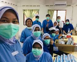 Bagaimanakah cara pemakaian yang betul dan kemas? Apakan Daya Pakai Ppe Sampai Peluh Masuk Mata Telinga