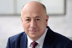 Kriza ákos kilenc évig hűen szolgálta miskolcot polgármesterként, hivatalában töltött ideje alatt a város történelmi léptékben fejlődött. Bfh2qotqhcbtem