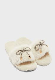Find your favorite pair of women's footwear from top brands at discount pricing. Women S Bedroom Slippers 25 75 Off Buy Bedroom Slippers For Women Online Dubai Abu Dhabi Uae Namshi