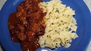 Gulasch Der Faulen Hausfrau Rezept Frag Mutti Rezept Gulasch Fleisch Gerichte Lebensmittel Essen