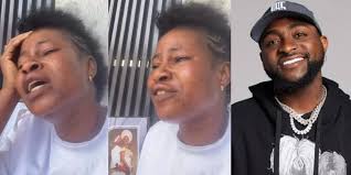 I came all the way from Benue, I haven't eaten or drank water. Davido,  please look at the frame I made for you. Papa Imade, please, Madam Chioma,  please…” Fan breaks down