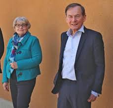 Prenant à son tour la parole, le candidat rn aux élections régionales dans la région paca thierry mariani a appelé ses électeurs à se «réveiller» pour éviter la réélection du candidat lr renaud. 9iv6nvqtgqrvhm