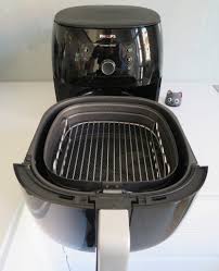 Klingt gar nicht mal so angenehm, oder? Philips Airfryer Xxl Im Test Grillen Und Backen Mit Der Heissluftfritteuse Euronics Trendblog