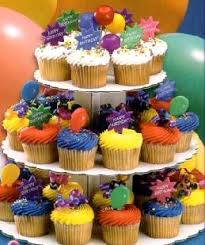 Idee originali, nella rubrica cake design mania di blogo, per festeggiare la festa dei 18 anni. Cupcakes Dolcezza In Miniatura Ginger Tomato