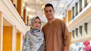 Beliau berhijrah ke malaysia dan mula dikenali selepas berlakon dalam beberapa drama televisyen seperti memori cinta suraya, sayap jibrail, ariana rose dan gerak khas. Lepaskan Rindu Melalui Panggilan Jauh Hisyam Hamid Sudah 3 Bulan Tidak Jumpa Isteri Berita Mediacorp