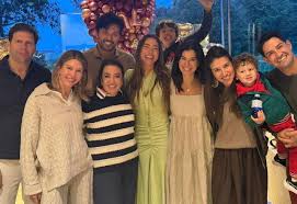 Patricia e Rebeca Abravanel reúnem a família no Dia das Mães e fotos encantam seguidores