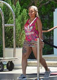 Explore jwu north miami's academic programs and campus life. Pregnant Blac Chyna Flashes Her Lacy Green Bra While Out With Rob Kardashian Daily Mail Online