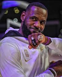 LeBron James really did Kevin Hart wrong here. LMAO. LBJ with the steal and  the outlet pass to Drake! Straight Savage.