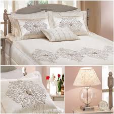 Tacstyle On Instagram Osmanli Motifleriyle Yatak Odaniza Ihtisami Getirin Dekorasyon Ev Evdekor Yastik Evmodasi Tasarim Yatak Ev Dekoru Yatak Odalari