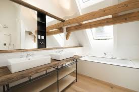 Idees De Renovation Et D Amenagement D Une Ancienne Ferme En 2020 Renovation De La Ferme Salle De Bain Design Corps De Ferme