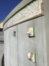 モダンリゾートエクステリア ガーデン 工事日誌 おしゃれな塀やベンチがもうすぐ完成 お庭施工エリア 流山市 おしゃれな外構と庭のザ シーズンららぽーと柏の葉店のブログ エクステリア お庭 外構