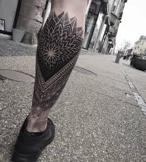 pin de zaza cicianidze em tatuuuuhi tatuagem panturilha tatuagem pontilismo tattoo