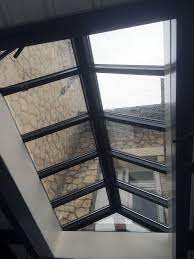 un puits de lumiere realise sur mesure pour donner plus de luminosite a votre interieur retour aux verrieres verriere toiture verriere de toit fenetre de toit