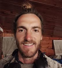 Met een jutezak als wapen 'strijdt' Daniel Angelis tegen zwerfaval