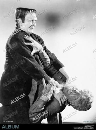 BELA LUGOSI and LON CHANEY JR. in FRANKENSTEIN MEETS THE WOLF MAN (1943),  directed by ROY WILLIAM NEILL. Copyright UNIVERSAL PICTURES. - Album  alb310277