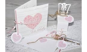 Ihre hochzeit ist ein ganz besonderes ereignis, die kartenmacherei hilft ihnen, stilvolle hochzeitseinladungen zu erstellen. Einladungskarte Hochzeit Rosa Herz Holzoptik