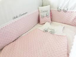 L'ensemble est crée avec des tissus 100% cotons et polyester. Ensemble Tour De Lit Gigoteuse