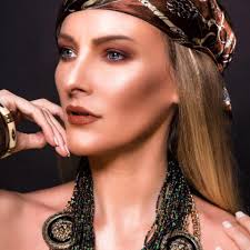 Amanda Dyer's Instagram, Twitter & Facebook