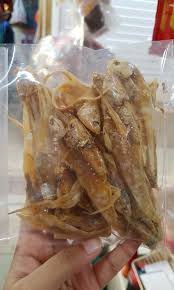 Setelah dirasa kering dan bisa digoreng, maka anda bisa segera menggorengnya atau anda juga bisa menyimpan kerupuk ikan patin tersebut dalam keadaan mentah dan anda bisa menyimpan nya. Ikan Asin Bulu Ayam Food Drinks Instant Food On Carousell