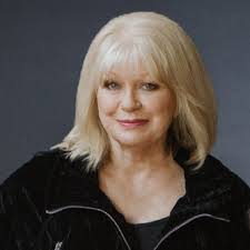 Suzanne Lynch & Elizabeth Braggins » The Arts Centre