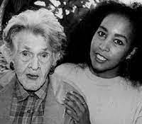 Ernestine Moon's Instagram, Twitter & Facebook