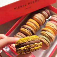 Maison Pierre Herme Paris On Instagram A Seulement 2 Semaines Du Jour Du Macaron En Voila Un Qu On Ne Presente Plus Chocolat A Disenos De Unas