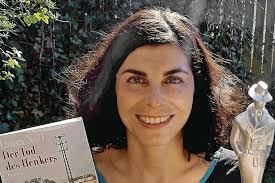 Laura Noll's Instagram, Twitter & Facebook