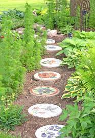 20 Gorgeous Stone Stepping Stones Ideas For Garden Paths Breakpr Garden Stepping Stones Decorative Stepping Stones Garden Stones