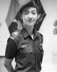 Meet Khushboo Patani, sister of actress Disha Patani who has retired from Indian Army as 'Major' after serving for 12 years 🇮🇳 She is also a fitness enthusiast as her sissy 💪 . #khushboopatani #dishapatani