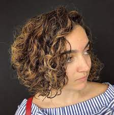 65 Different Versions Of Curly Bob Hairstyle Shirt Curly Hairstyles Curly Hair Women Curly Bob Hairstyles