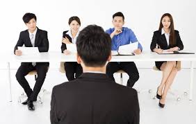 Melakukan wawancara kerja adalah salah satu tahap yang harus dilalui oleh setiap calon karyawan sebelum mendapatkan pekerjaan. 6 Pertanyaan Yang Paling Sering Ditanyakan Saat Interview Kerja Ezzy Career