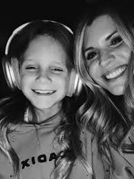 Lindsey Regan Thorne (@lindseyreganthorne) • Instagram photos and videos