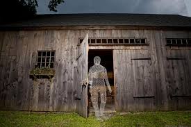 Outdoor halloween decorations if you love halloween as much as we do, we know that you're going to fill your yard with tons of outdoor halloween decorations! Front Porch Outdoor Halloween Decorating Ideas The Garden Glove