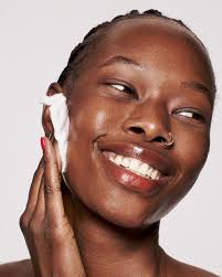 Tônico para peles oleosas: quando usar e quais ingredientes priorizar