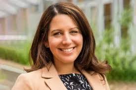 Carly Kahn's Instagram, Twitter & Facebook