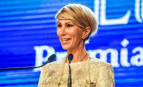 A fost posibil în doar o. Raluca Turcan AnunÈ› È™oc 270 000 De Romani PleacÄƒ La MuncÄƒ In Germania Ziarul Romanesc Germania