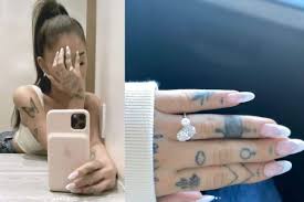 Ariana grande announces engagement to dalton gomez. Ariana Grande Announces Engagement To Dalton Gomez Flashes A Gorgeous Pearl Diamond Ring On Instagram India Com