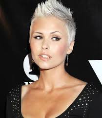 Trendige modisch freche kurze haare für damen 2020. Pin Von Gini Auf Shears N Clippers Kurzhaarfrisuren Kurzhaarschnitte Kurzhaarfrisuren Damen Feines Haar