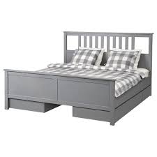 Hemnes Bettgestell Mit 4 Schubladen Grau Lasiert Ikea Deutschland Bett Ideen Bettgestell Ikea Bettgestelle