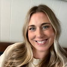 Excited to share that I've officially graduated from the Cross Commercial  Leadership Development Program at Stellantis! Myself and four other amazing  collegues were selected for this two-year…