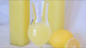 Fare il limoncello in casa è complicato? Limoncello Fatto In Casa Ricetta Facile E Veloce Youtube