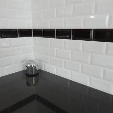 Choisissez ces deux coloris pour une salle de bain moderne et élégante. La Salle De Bain En Noir Et Blanc Masalledebain Com